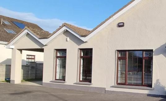 Spacious Curragh 2-bed With Own Entrance Appartement Brownstown